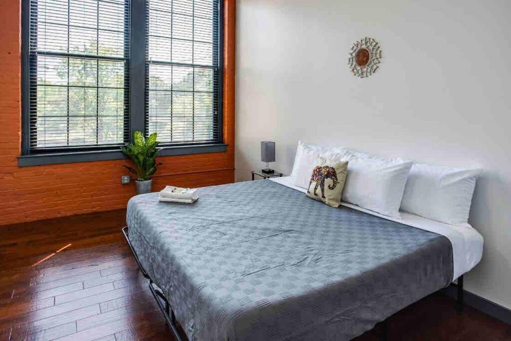 Ferienwohnung Ny Style Centric Loft With King Bed By Park Av. Rochester Exterior foto
